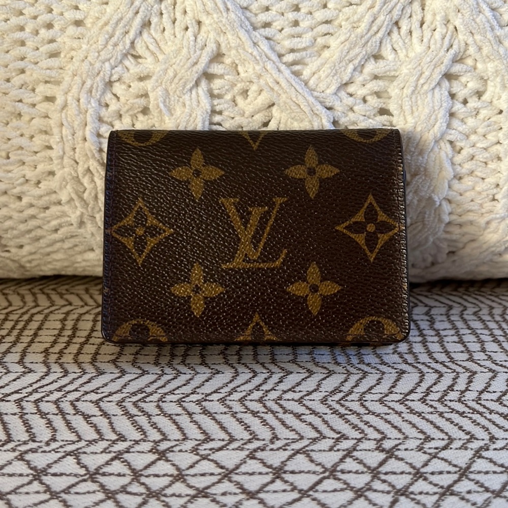 Pre-loved Louis Vuitton monogram card holder